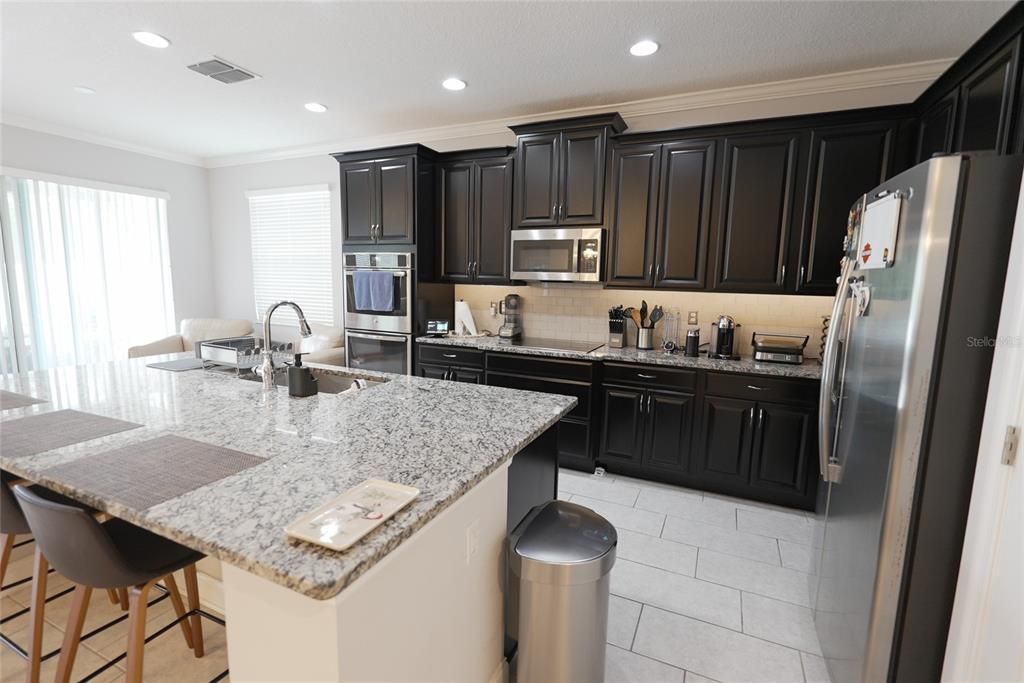 En Venta: $614,999 (4 camas, 3 baños, 2328 Pies cuadrados)