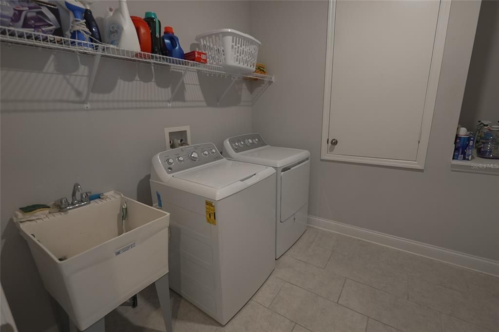 En Venta: $614,999 (4 camas, 3 baños, 2328 Pies cuadrados)