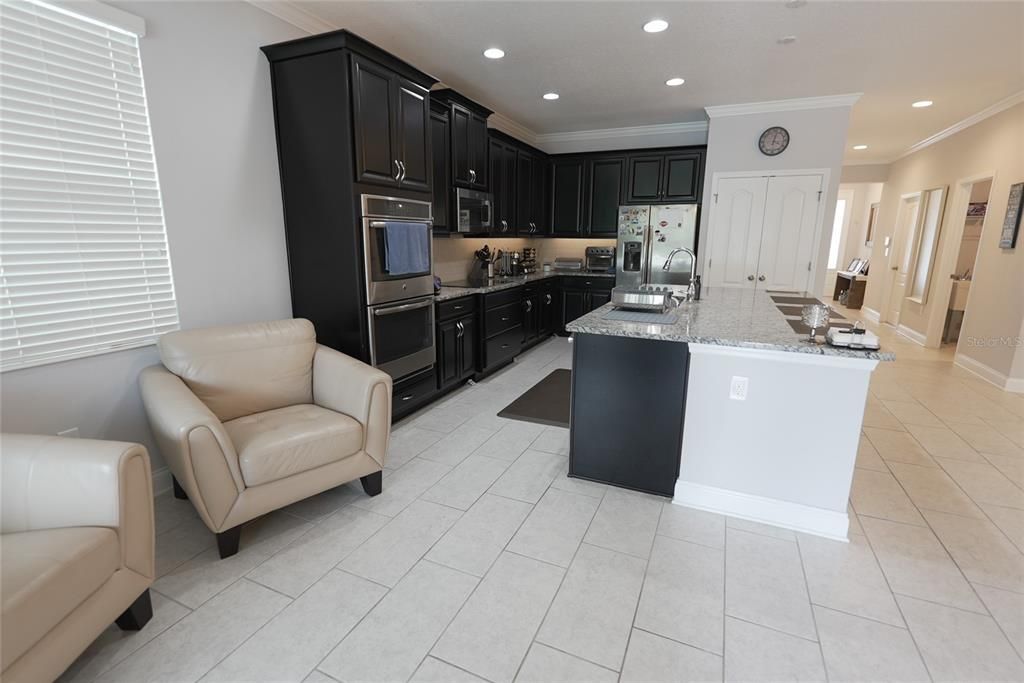 En Venta: $614,999 (4 camas, 3 baños, 2328 Pies cuadrados)