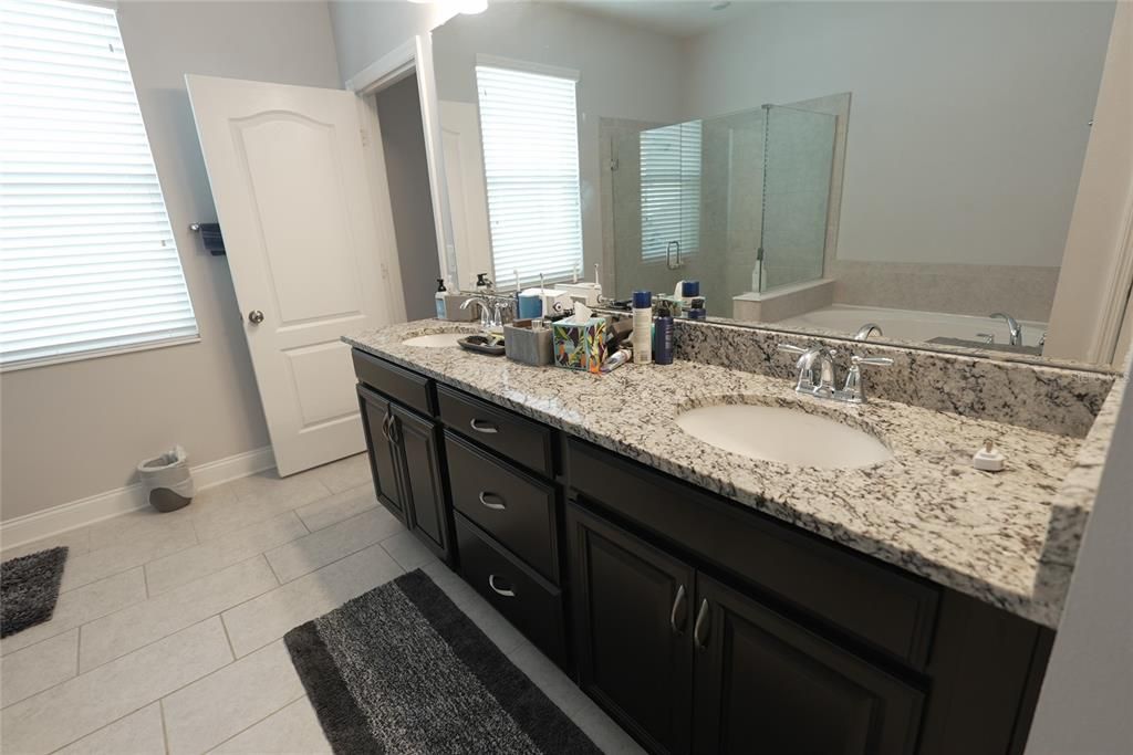 En Venta: $614,999 (4 camas, 3 baños, 2328 Pies cuadrados)