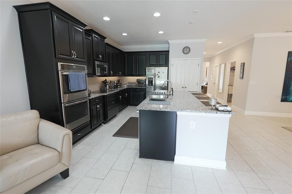 En Venta: $614,999 (4 camas, 3 baños, 2328 Pies cuadrados)