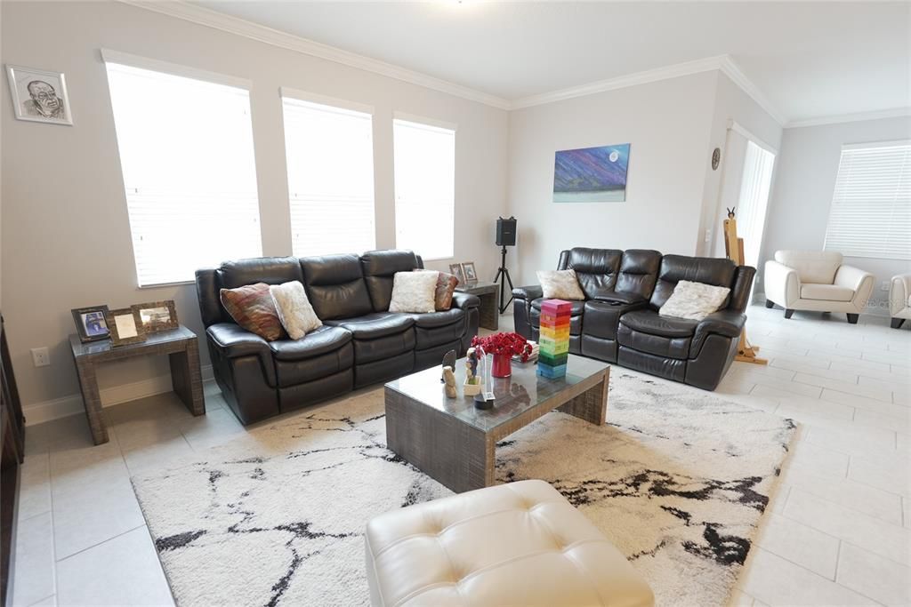 En Venta: $614,999 (4 camas, 3 baños, 2328 Pies cuadrados)