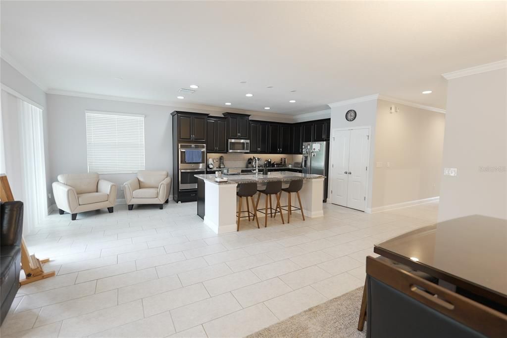 En Venta: $614,999 (4 camas, 3 baños, 2328 Pies cuadrados)