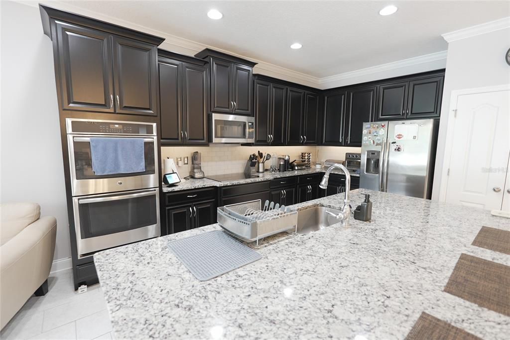 En Venta: $614,999 (4 camas, 3 baños, 2328 Pies cuadrados)