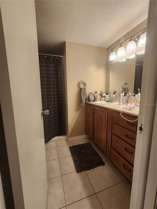 For Rent: $1,450 (1 beds, 1 baths, 775 Square Feet)