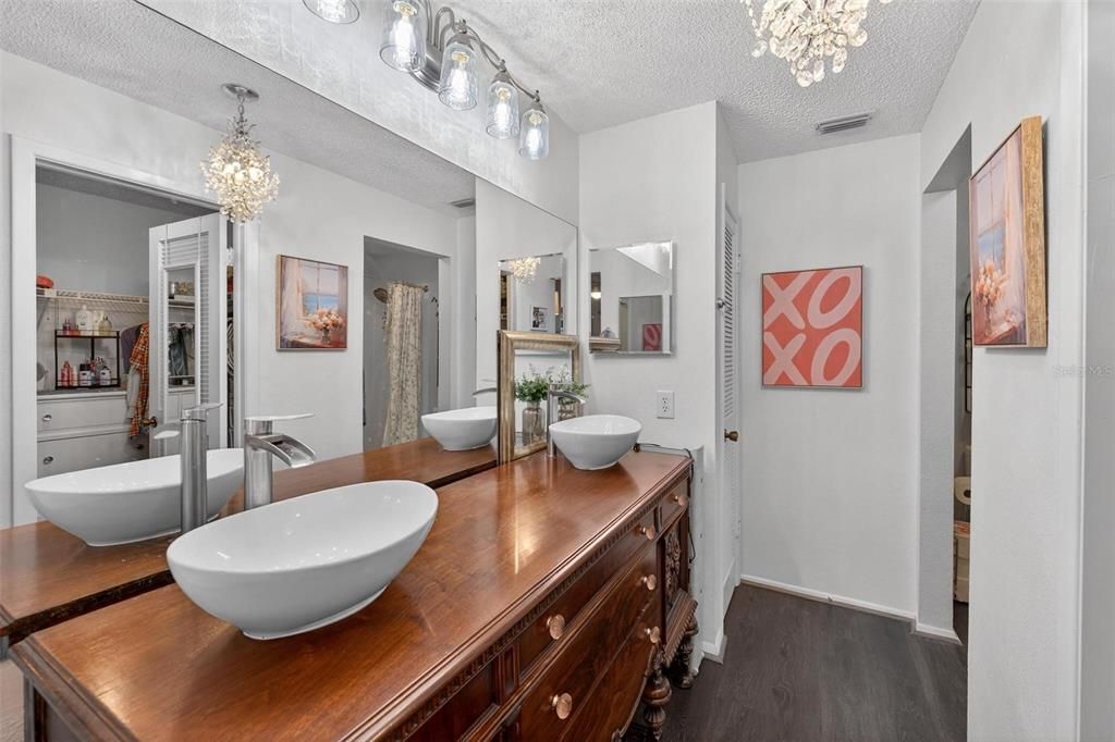 На продажу: $220,000 (2 спален, 2 ванн, 964 Квадратных фут)