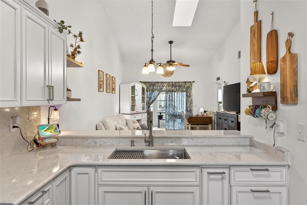 На продажу: $220,000 (2 спален, 2 ванн, 964 Квадратных фут)