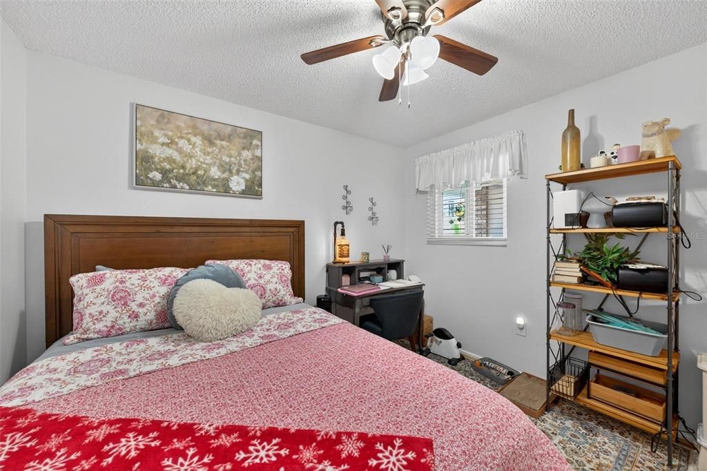 На продажу: $220,000 (2 спален, 2 ванн, 964 Квадратных фут)