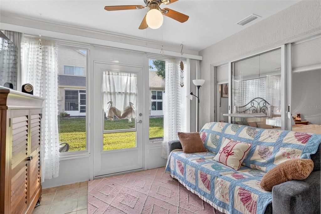 На продажу: $220,000 (2 спален, 2 ванн, 964 Квадратных фут)