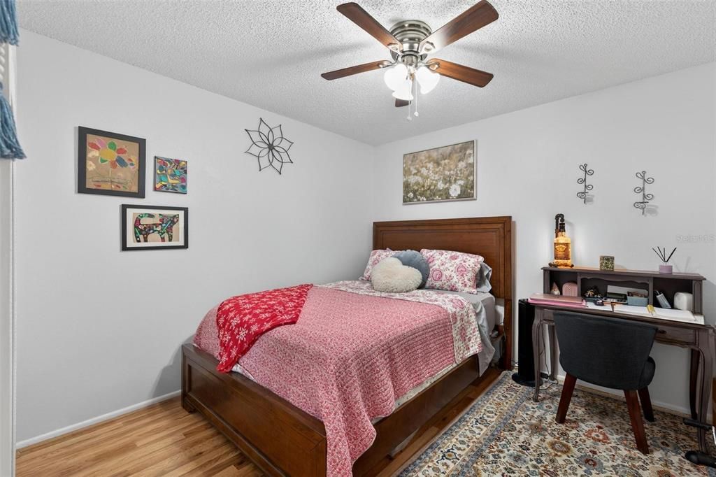 На продажу: $220,000 (2 спален, 2 ванн, 964 Квадратных фут)