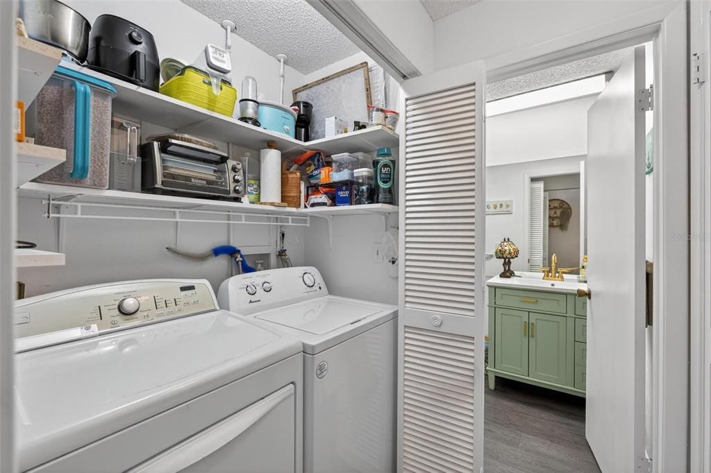 На продажу: $220,000 (2 спален, 2 ванн, 964 Квадратных фут)