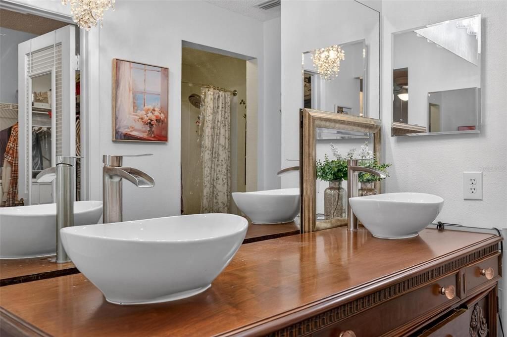 На продажу: $220,000 (2 спален, 2 ванн, 964 Квадратных фут)