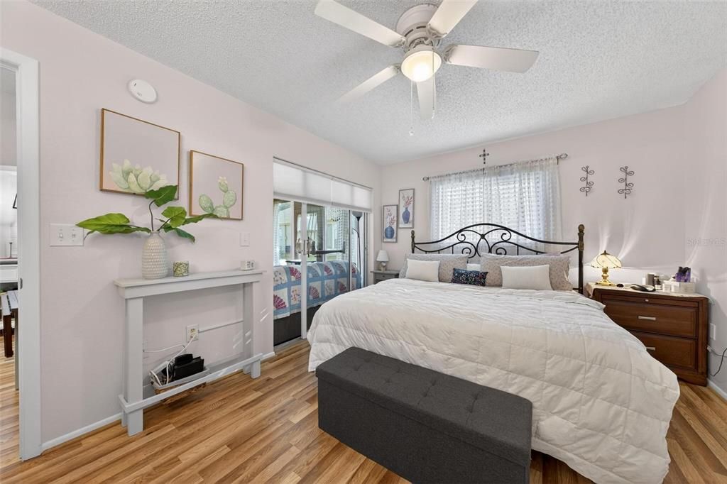 На продажу: $220,000 (2 спален, 2 ванн, 964 Квадратных фут)