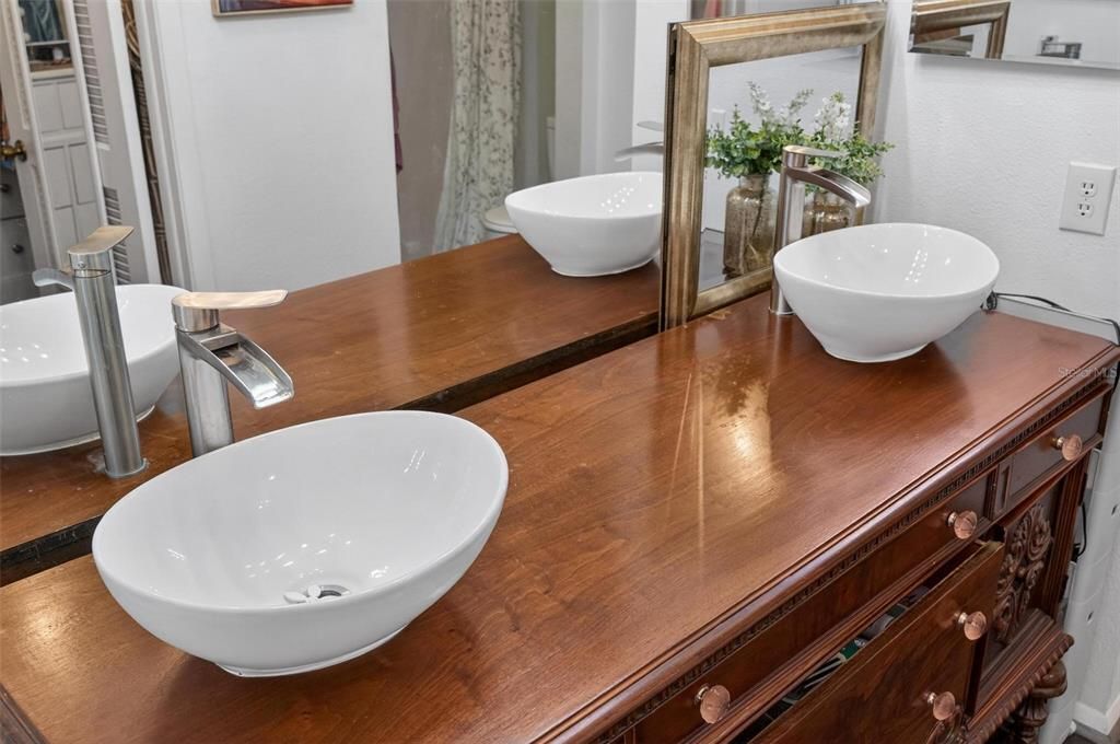 На продажу: $220,000 (2 спален, 2 ванн, 964 Квадратных фут)