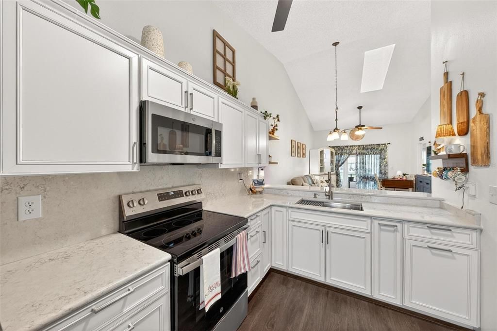 На продажу: $220,000 (2 спален, 2 ванн, 964 Квадратных фут)