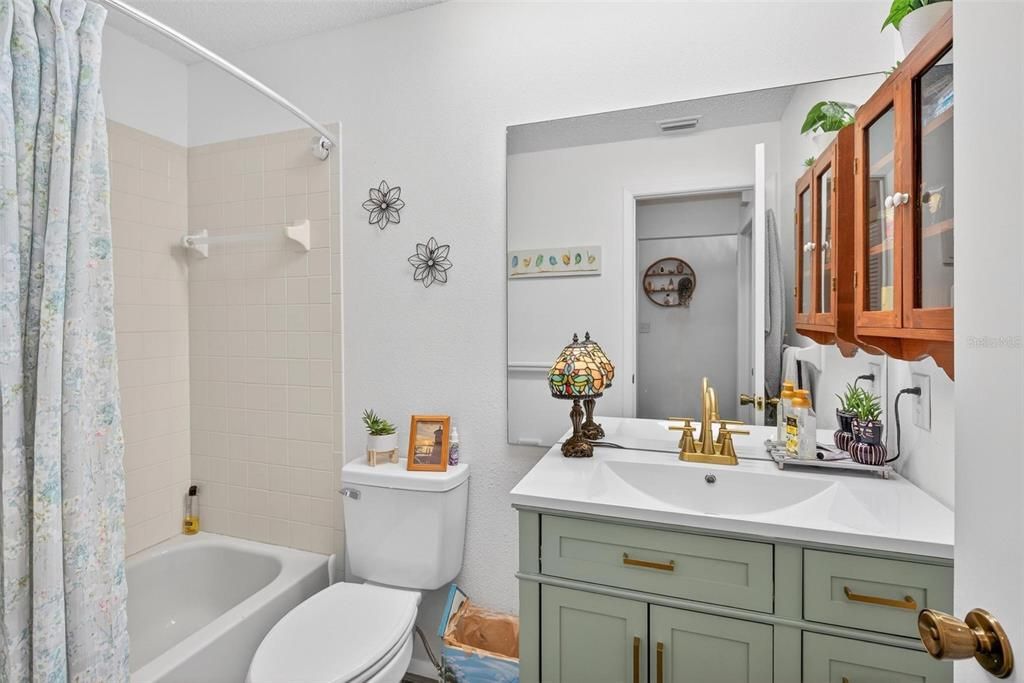 На продажу: $220,000 (2 спален, 2 ванн, 964 Квадратных фут)