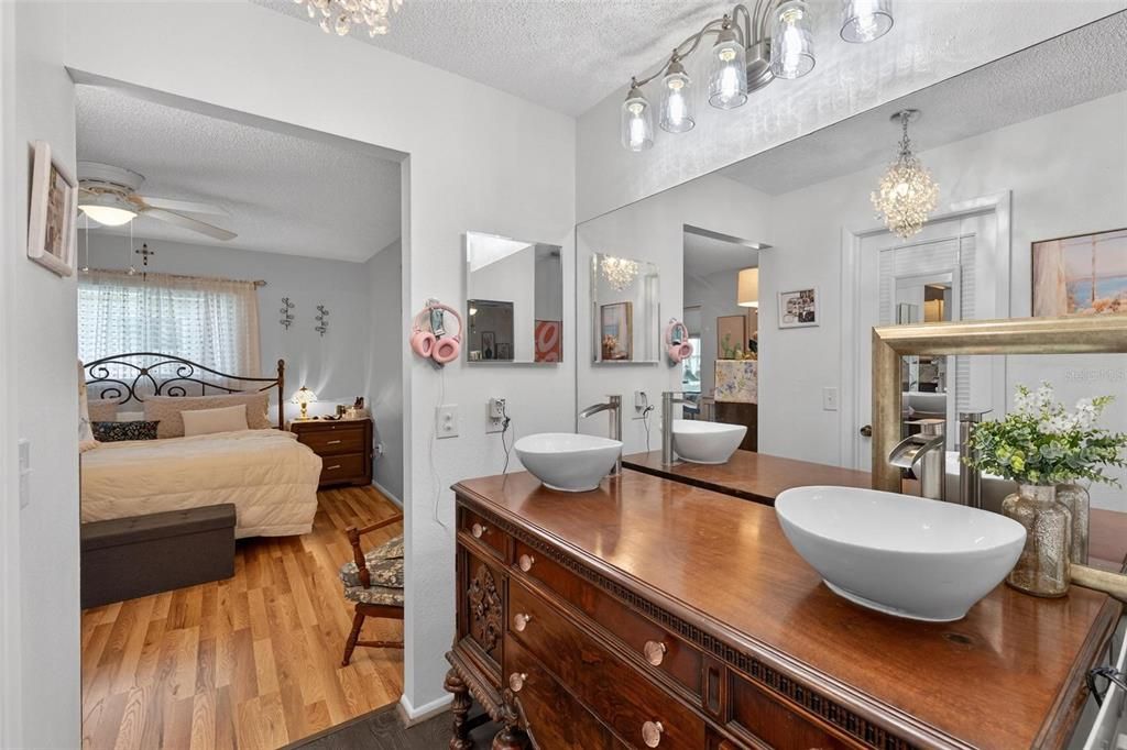 На продажу: $220,000 (2 спален, 2 ванн, 964 Квадратных фут)