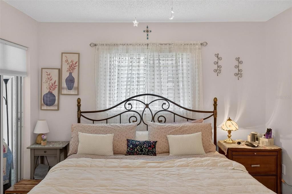 На продажу: $220,000 (2 спален, 2 ванн, 964 Квадратных фут)