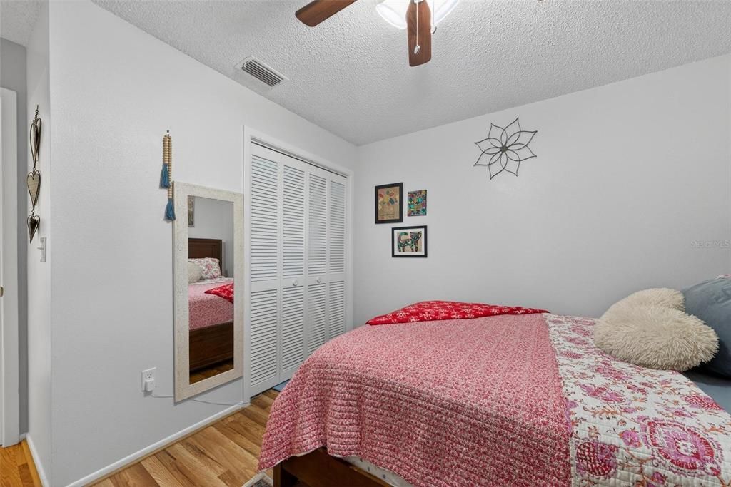 На продажу: $220,000 (2 спален, 2 ванн, 964 Квадратных фут)