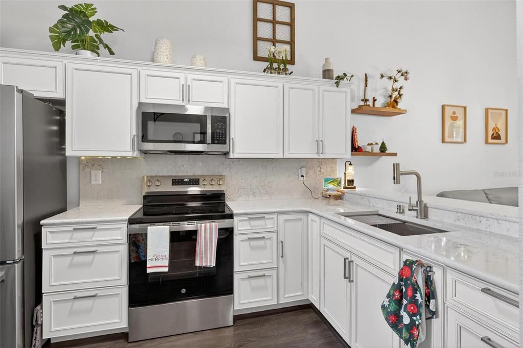 На продажу: $220,000 (2 спален, 2 ванн, 964 Квадратных фут)