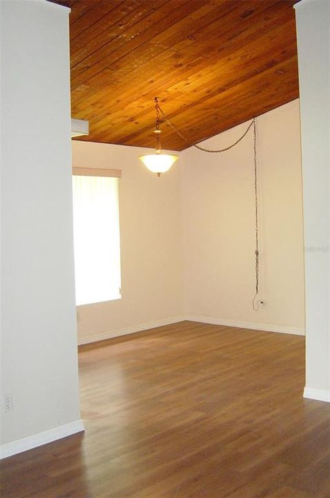 En Venta: $230,000 (2 camas, 2 baños, 1216 Pies cuadrados)