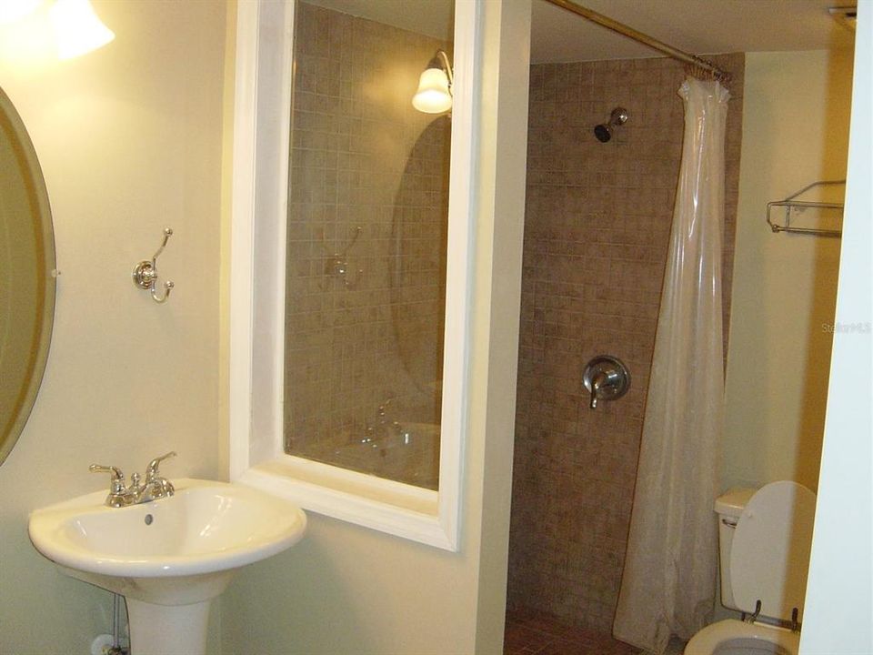 En Venta: $230,000 (2 camas, 2 baños, 1216 Pies cuadrados)