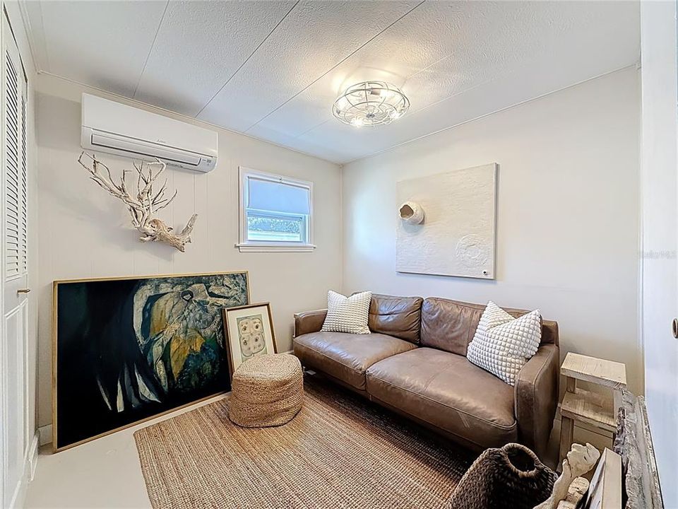 For Sale: $122,500 (2 beds, 1 baths, 797 Square Feet)