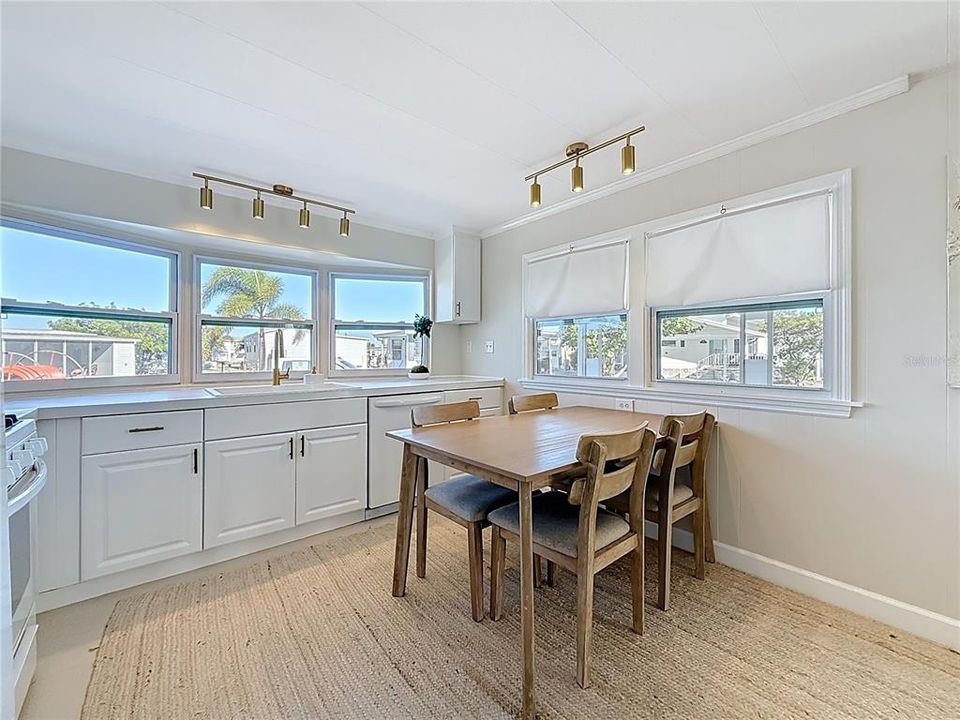 For Sale: $122,500 (2 beds, 1 baths, 797 Square Feet)