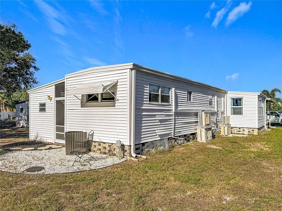 For Sale: $122,500 (2 beds, 1 baths, 797 Square Feet)