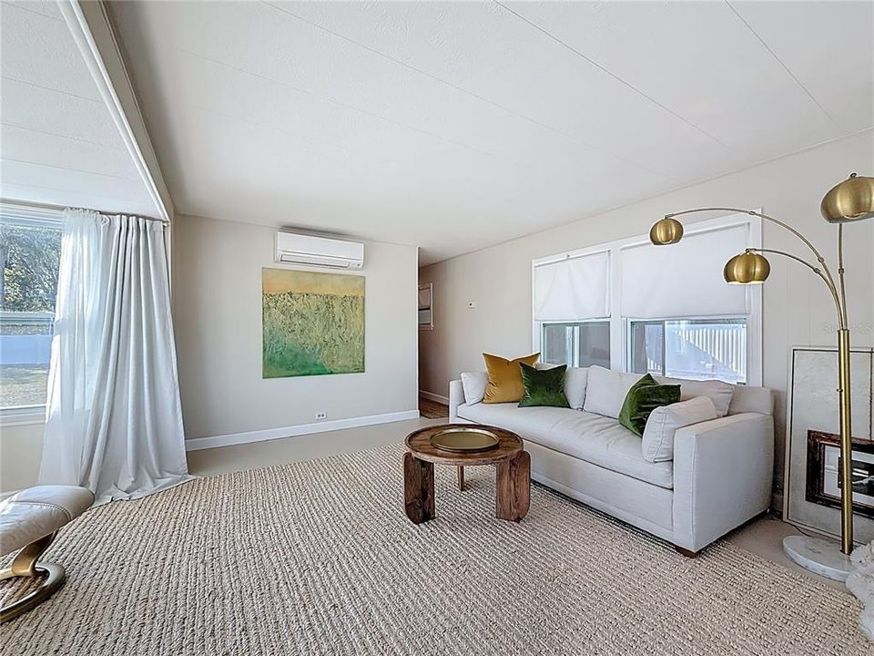 For Sale: $122,500 (2 beds, 1 baths, 797 Square Feet)