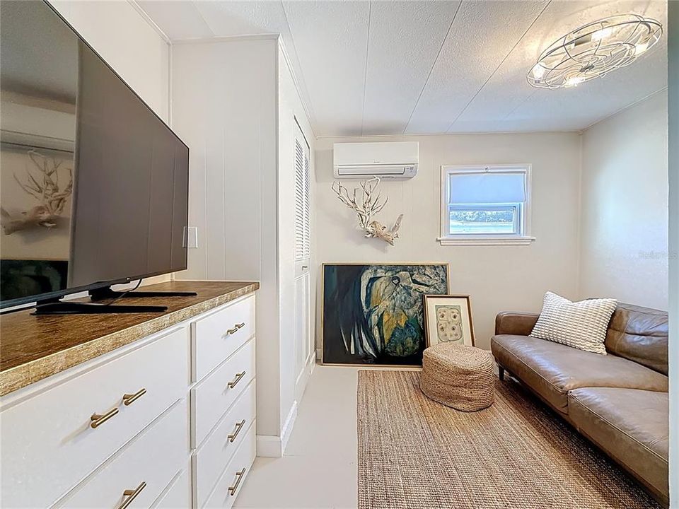 For Sale: $122,500 (2 beds, 1 baths, 797 Square Feet)