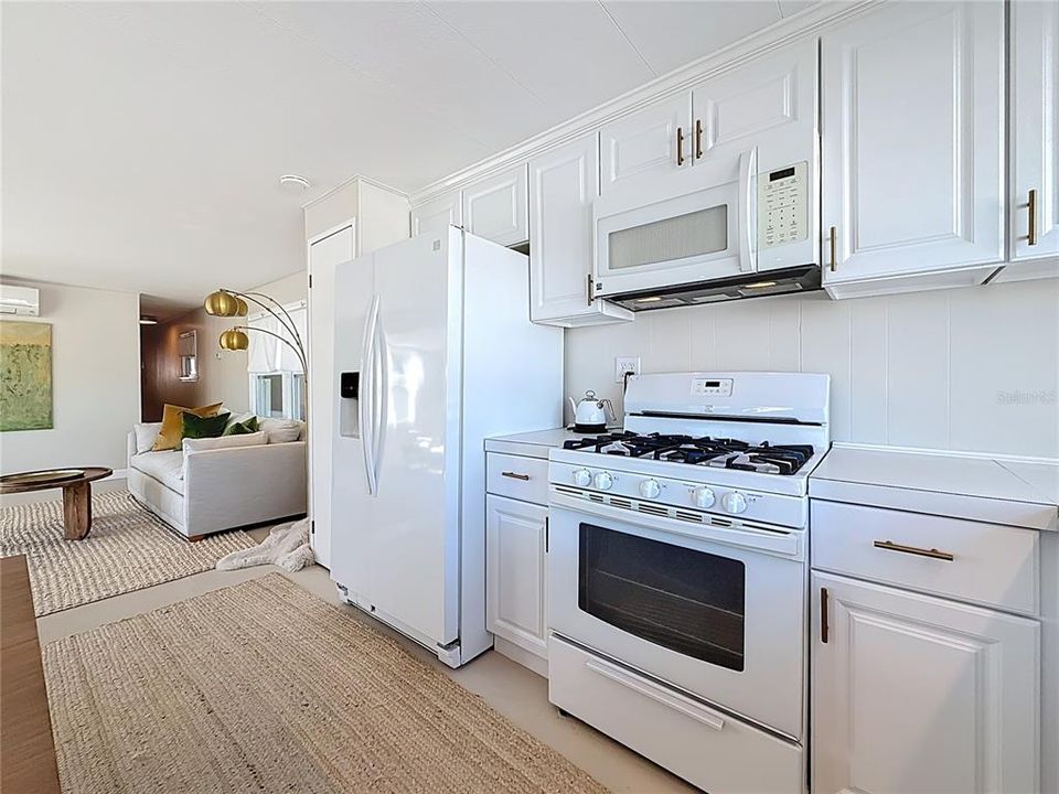 For Sale: $122,500 (2 beds, 1 baths, 797 Square Feet)