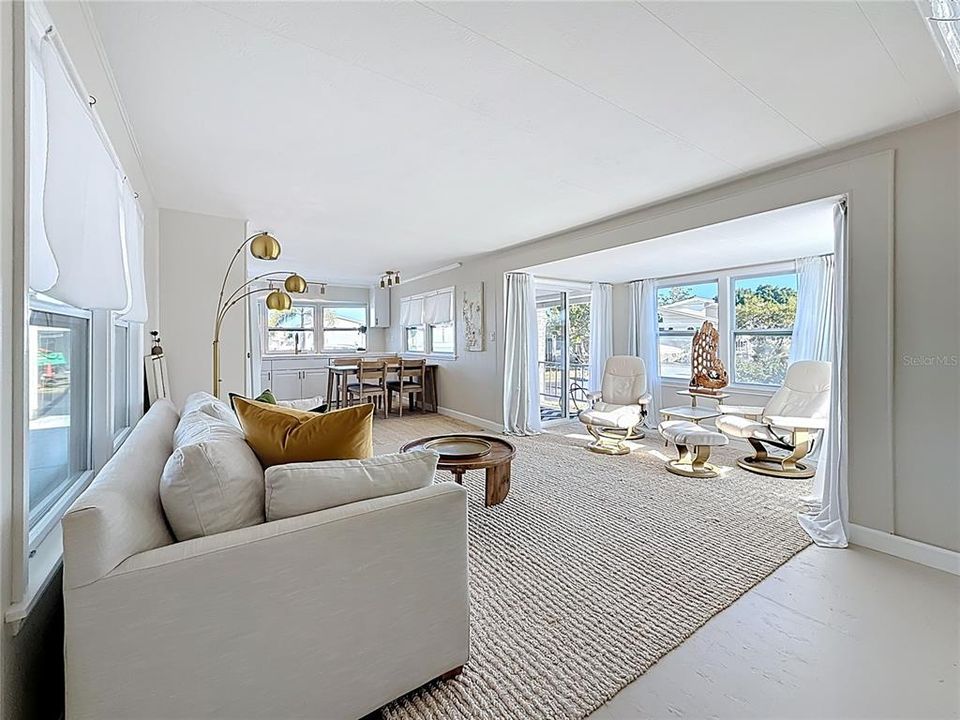 For Sale: $122,500 (2 beds, 1 baths, 797 Square Feet)