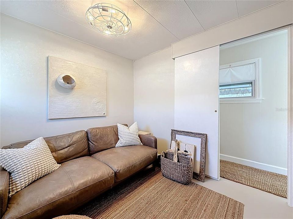 For Sale: $122,500 (2 beds, 1 baths, 797 Square Feet)