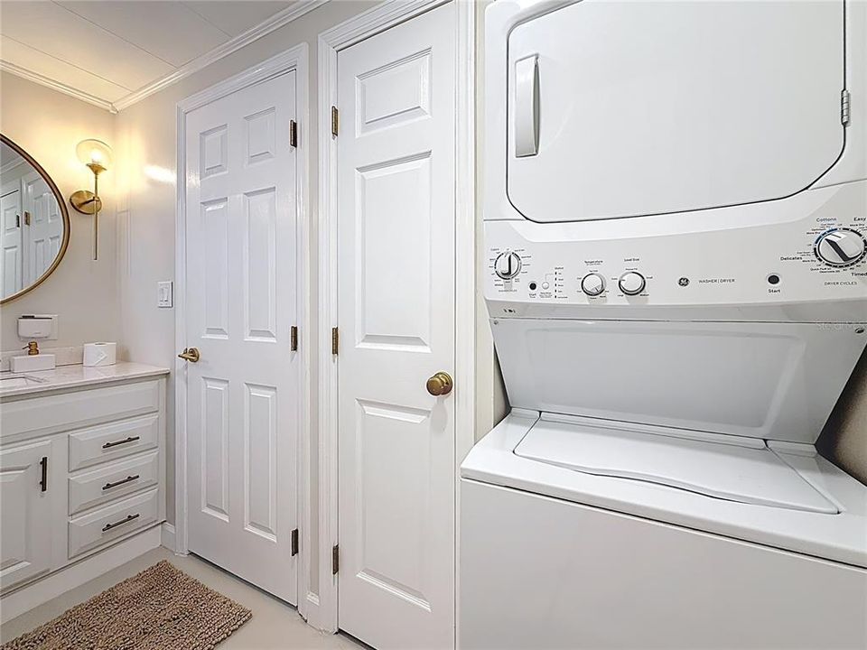 For Sale: $122,500 (2 beds, 1 baths, 797 Square Feet)