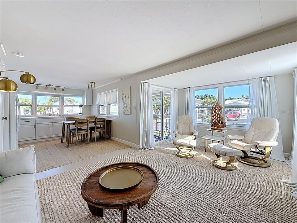 For Sale: $122,500 (2 beds, 1 baths, 797 Square Feet)