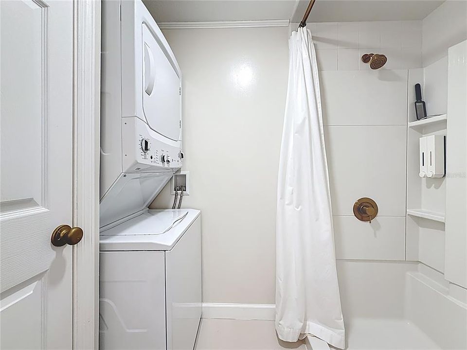 For Sale: $122,500 (2 beds, 1 baths, 797 Square Feet)