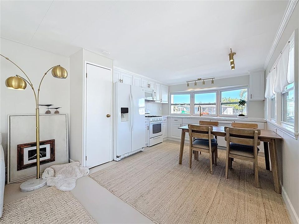 For Sale: $122,500 (2 beds, 1 baths, 797 Square Feet)