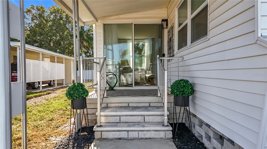 For Sale: $122,500 (2 beds, 1 baths, 797 Square Feet)