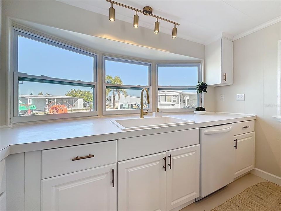 For Sale: $122,500 (2 beds, 1 baths, 797 Square Feet)