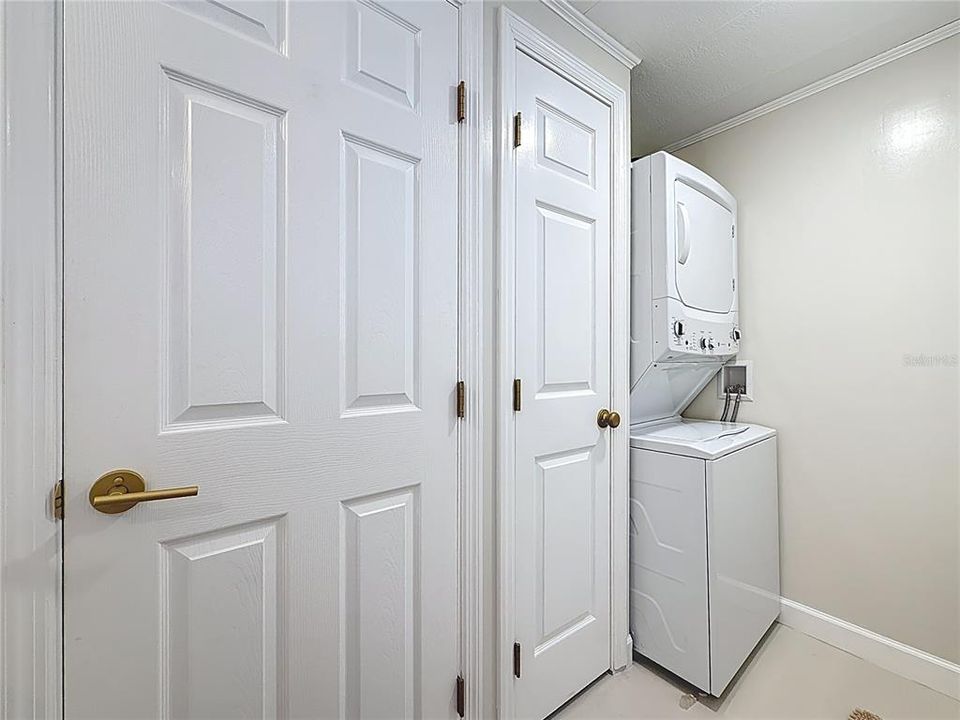 For Sale: $122,500 (2 beds, 1 baths, 797 Square Feet)