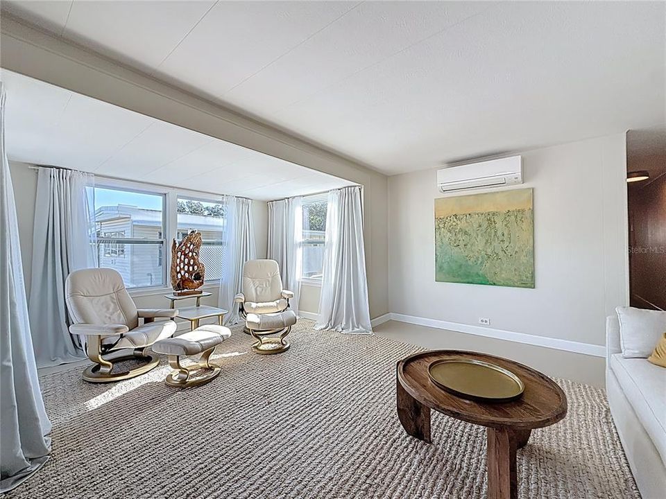 For Sale: $122,500 (2 beds, 1 baths, 797 Square Feet)