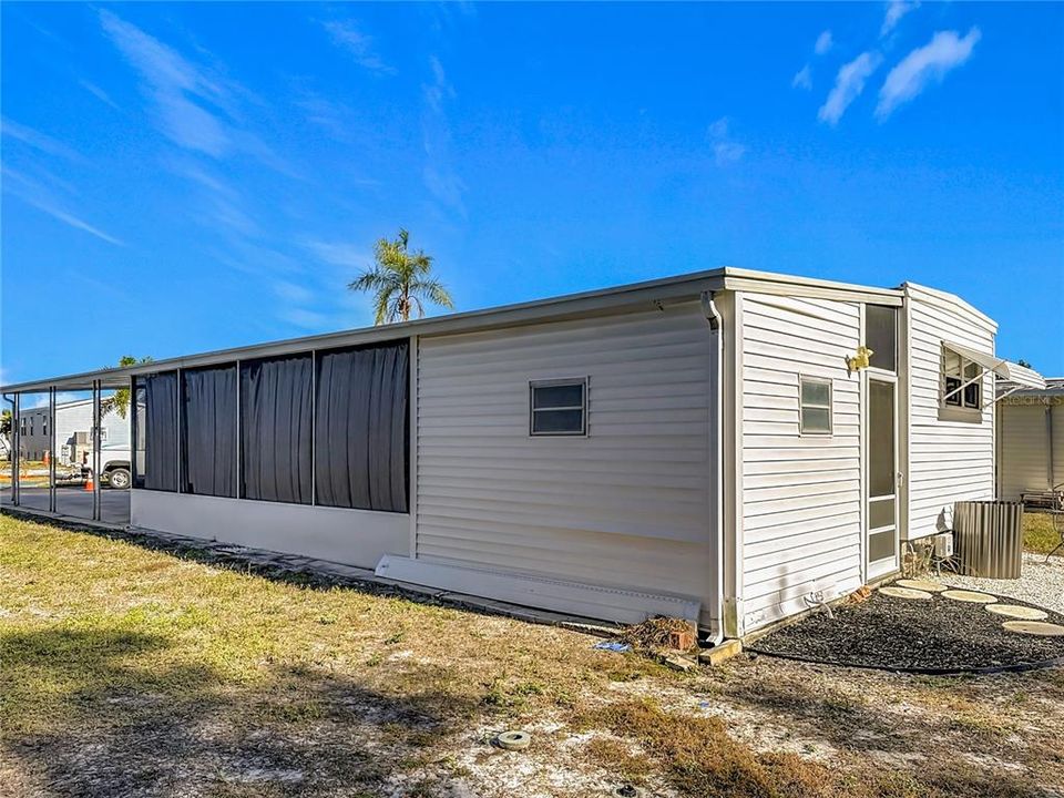 For Sale: $122,500 (2 beds, 1 baths, 797 Square Feet)