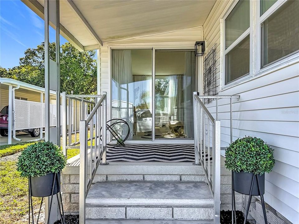 For Sale: $122,500 (2 beds, 1 baths, 797 Square Feet)