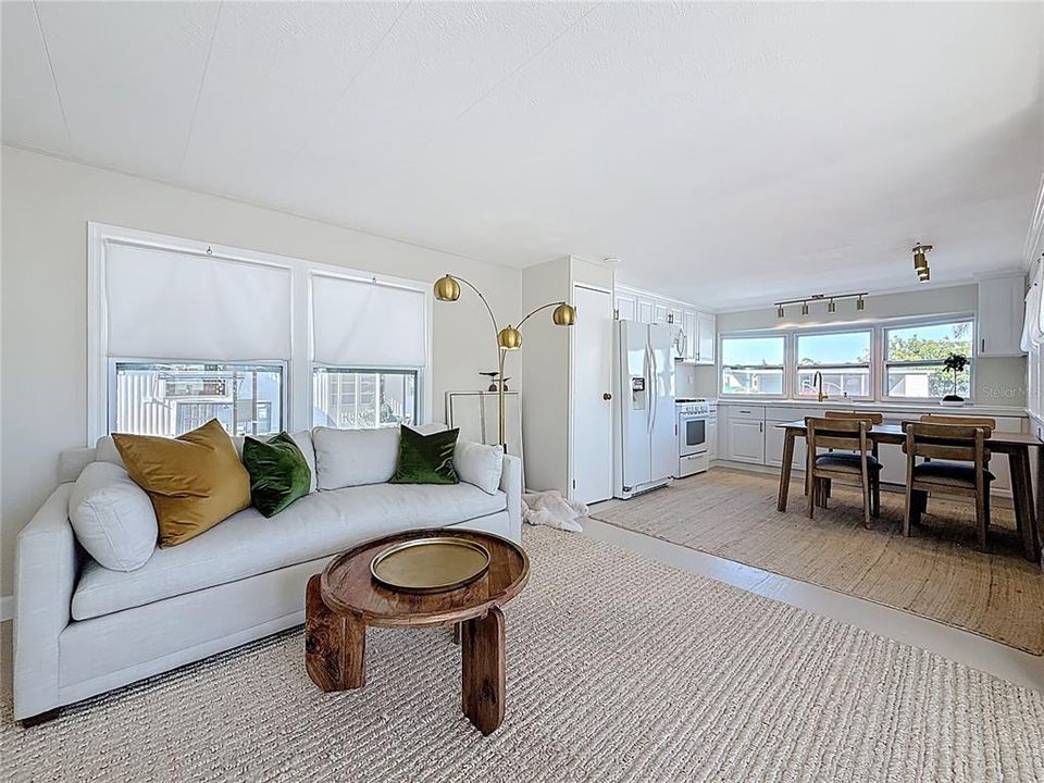 For Sale: $122,500 (2 beds, 1 baths, 797 Square Feet)