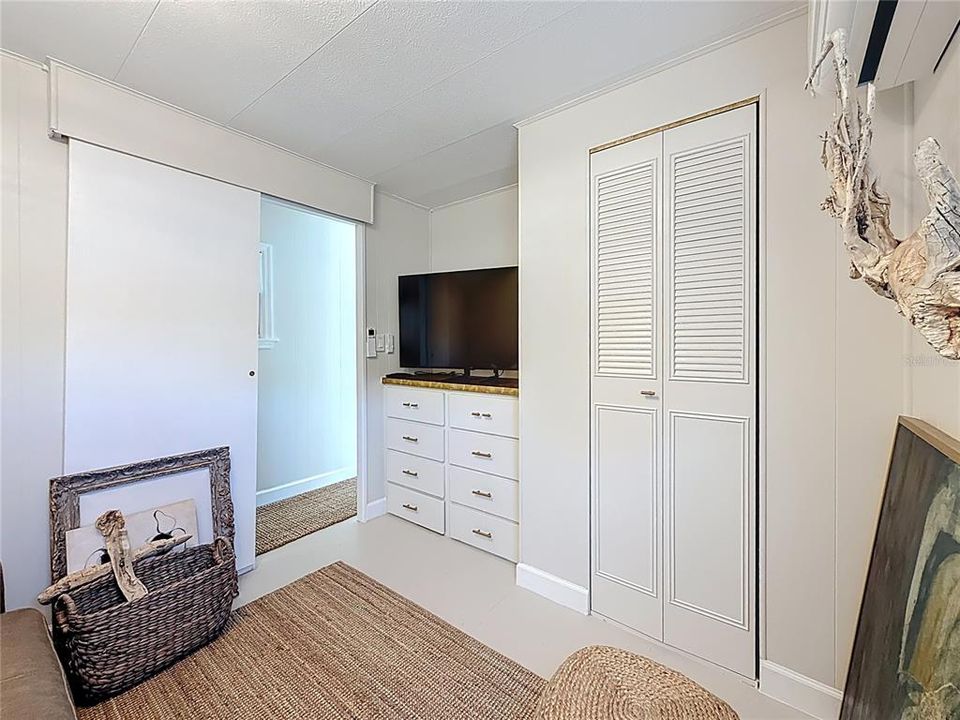 For Sale: $122,500 (2 beds, 1 baths, 797 Square Feet)