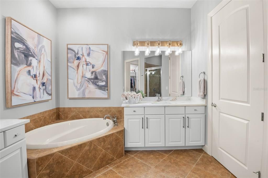 待售: $1,059,000 (3 贝兹, 2 浴室, 2437 平方英尺)