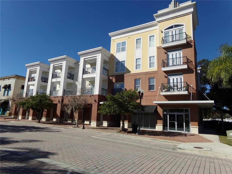 For Rent: $2,000 (2 beds, 2 baths, 1068 Square Feet)