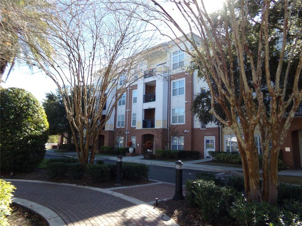 For Rent: $2,000 (2 beds, 2 baths, 1068 Square Feet)