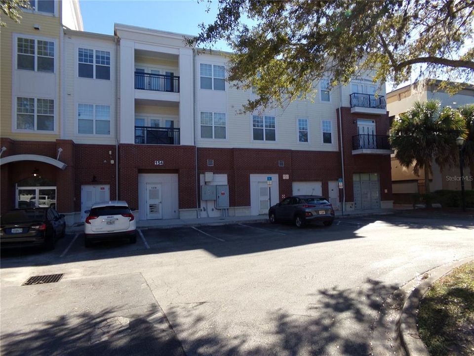 For Rent: $2,000 (2 beds, 2 baths, 1068 Square Feet)